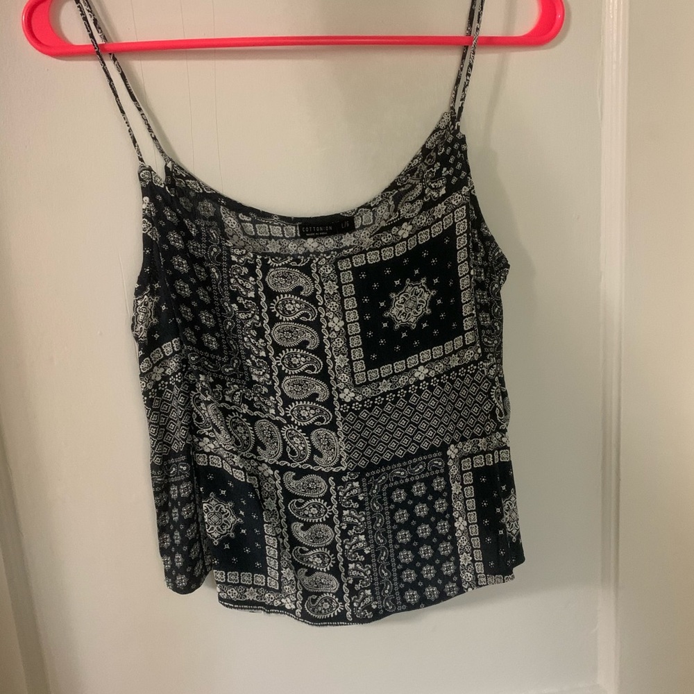 Cropped scoop neck tank top